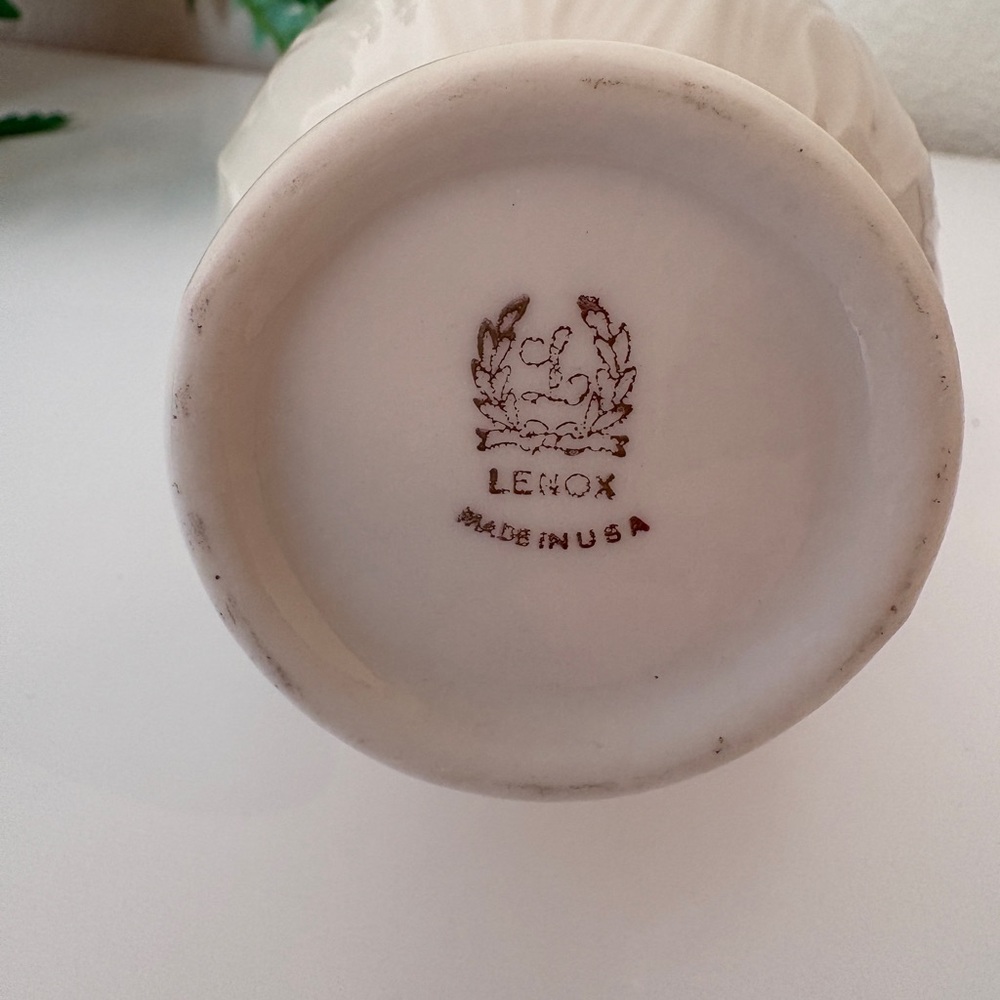 Lenox Elfin Bud Vase 4 1/2” H 24K Gold Trimmed - Picture 4 of 4